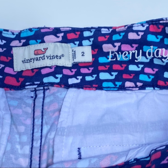 Vineyard Vines Logo Whale Print  Chino Shorts - Picture 3 of 6